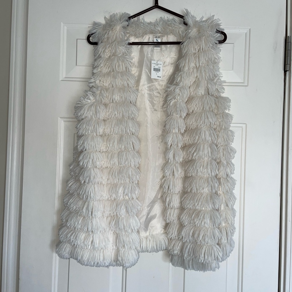 Belle Bird woman’s Ivory  Fringe Vest size large NWT